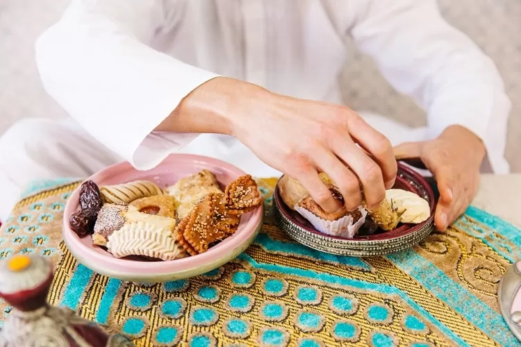 Contoh Teks Pidato Tentang Larangan Makan Dan Minum Sambil Berdiri ...