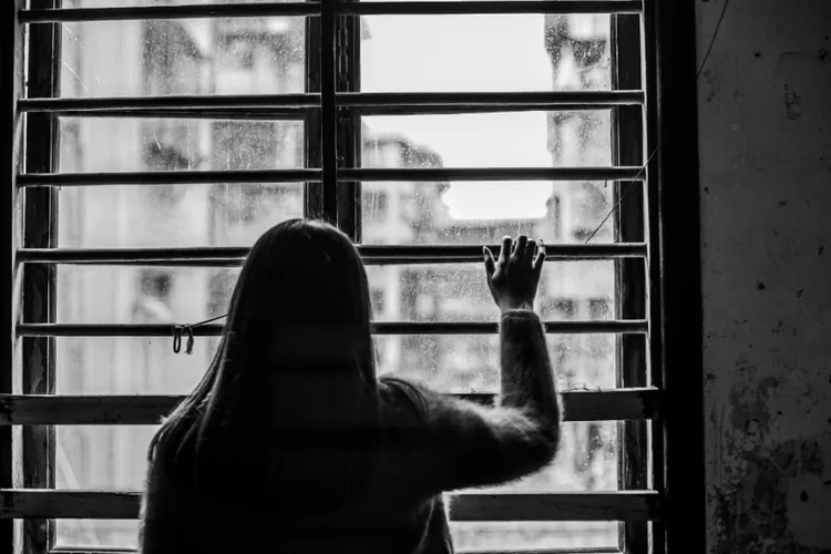 Ilustrasi Kesepian (freepik/dashu83)