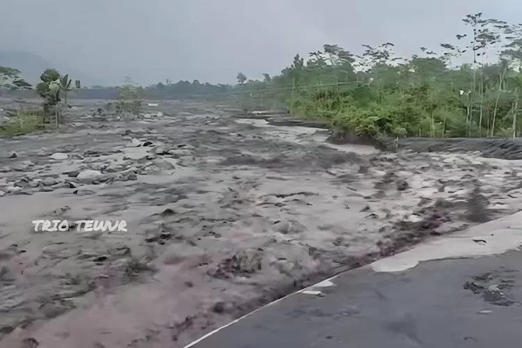 Viral Video Banjir Lahar Dingin Semeru Buat Merinding Saking Derasnya