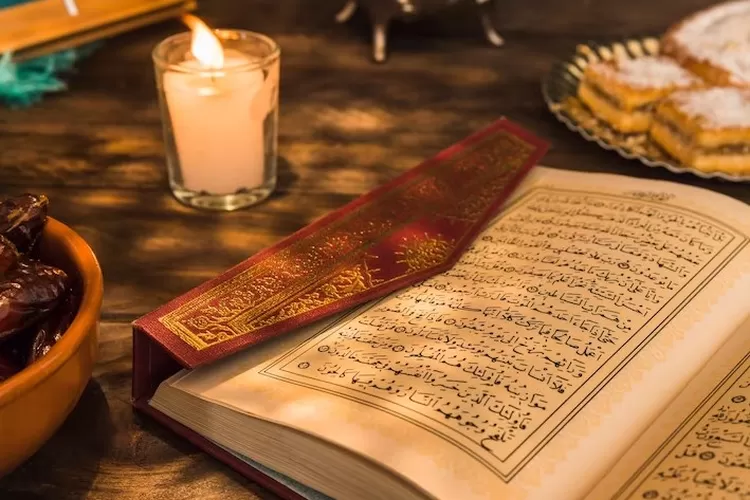 Ceramah Ramadhan: 10 Keistimewaan Membaca Alquran saat Puasa, Selain Pahala Berlipat dan Membuka Pintu Surga (freepik.com/author/freepik)