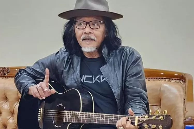 Sudjiwo Tejo memberi nasehat kepada Gubernur Jawa Tengah, Ganjar Pranowo tentang sikapnya yang menolak kedatangan Timnas Israel pada Piala Dunia U20. (Instagram @president_jancukers)