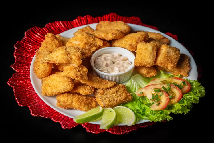 Salah satu resep makanan berbuka puasa aneka olehan ikan lele adalah nugget lele (Pexels Leonardo Luz)