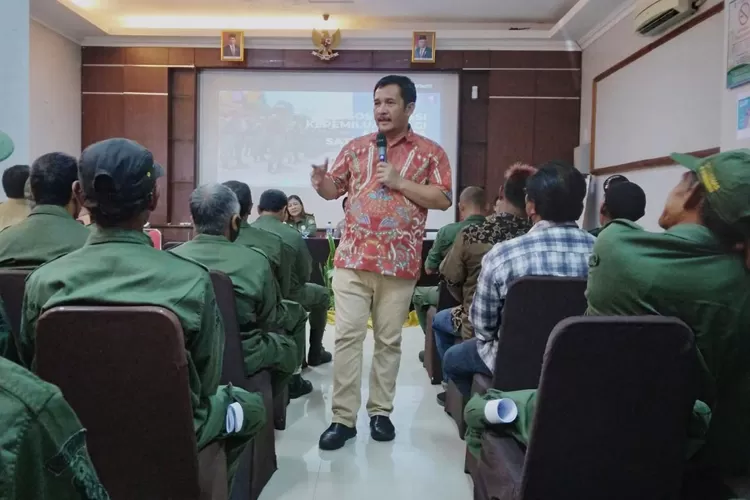 Ketua Komisi A DPRD DIY Eko Suwanto saat memberikan pembekalan bagi Satlinmas di Kota Yogyakarta. (Foto: Smol.id/dok)