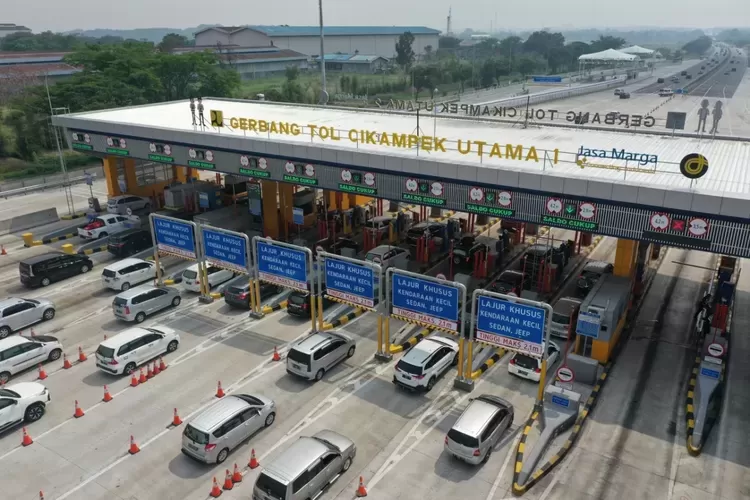 Gerbang tol Cikampek Utama  (Jasa Marga)