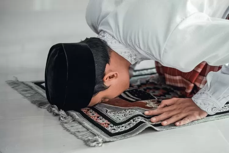 Begini Tata Cara Sholat Tarawih Sendiri Di Rumah Lengkap Dengan Bacaan Niatnya Banten Hay