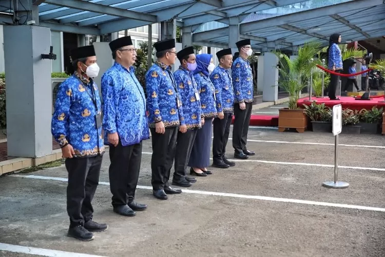 RESMI PNS Tidak Perlu Kerja Hari Sabtu Jokowi Tetapkan Aturan Jam