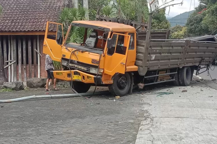 Truk Dan Angkutan Barang Dilarang Melintas Mulai Senin Besok! - Batu ...