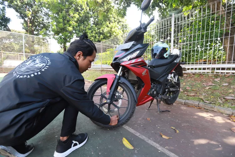 Tips mudik pakai motor di musim hujan (Honda )