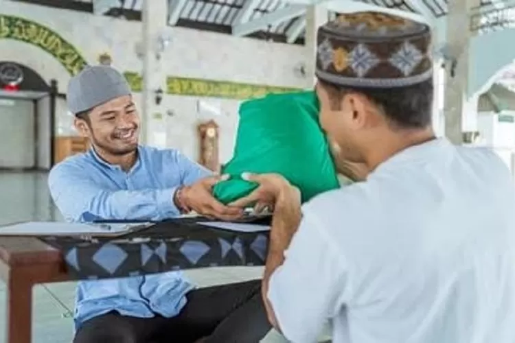 Menjelang Lebaran, Persiapkan Zakat Fitrah Yuk. Begini Doa dan Makna Bacaan Zakat Fitrah Untuk Diri Sendiri (Foto: Shutterstock.com)