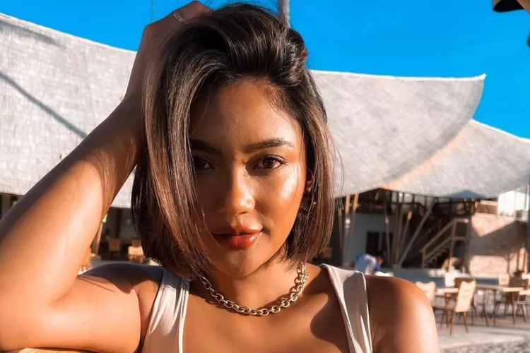 Unggah Foto Seksi Di Pantai Kupang Marion Jola Malah Kena Semprot Netizen Bikin Celana Tambah