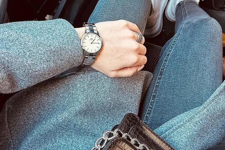 Rekomendasi Jam Tangan Wanita Terbaru Yang Stylish Dan Fungsional Koleksi Mana Nih Yang Kamu 1945