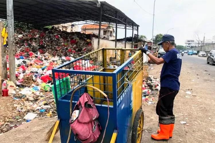 10 Ton Sampah Numpuk Di TPS Depok, Ini Sebabnya - Harian Haluan