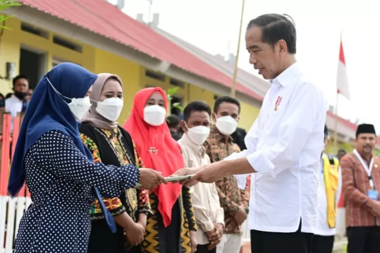 JOKOWI BERIKAN BANSOS BAGI MASYARAKAT INDONESIA! PKH Tahap 2 Telah Cair ...