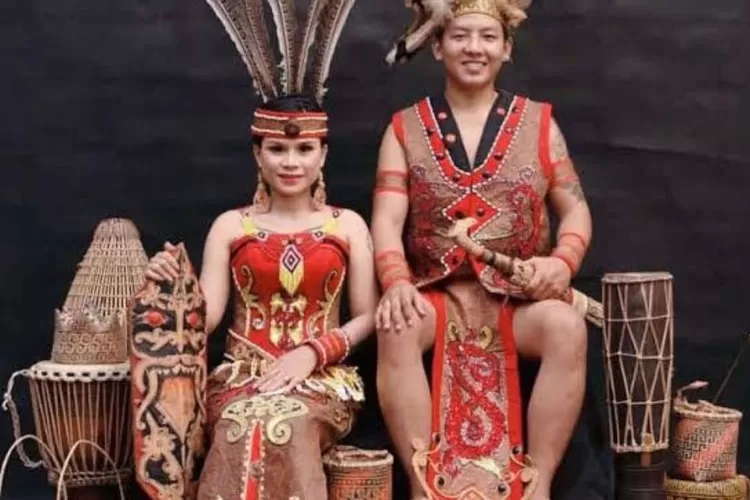 Mengenal Pakaian Adat Kalimantan Barat Yang Memiliki Ciri Khas Dari