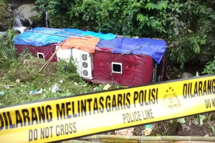 Beredar Video Puluhan Mobil Ambulans Di Tol Jemput Korban Kecelakaan ...