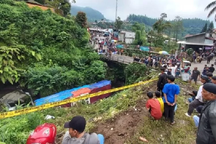 Armadanya Masuk Jurang Di Guci Tegal, PO Duta Wisata Angkat Bicara ...