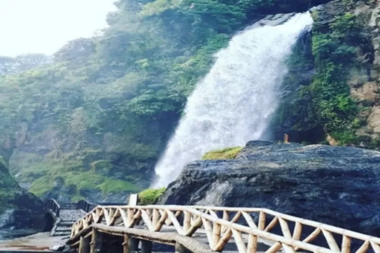 Mengunjungi 5 Curug Cantik Di Sentul, Wisata Alam Yang Memanjakan Mata ...