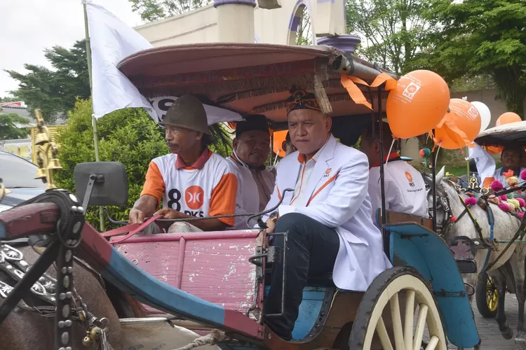 Arak arakan 8 Andong di Kabupaten Semarang Antar Pendaftaran 50