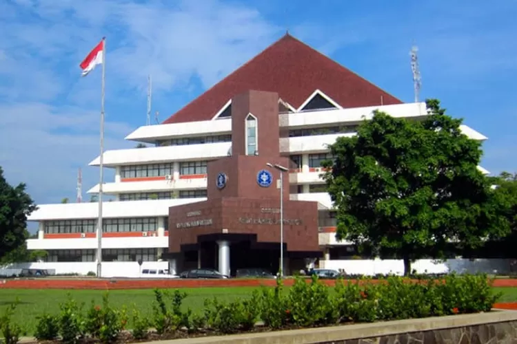 100 UNIVERSITAS TERBAIK DI INDONESIA Versi Webometrics Tahun 2023, UI ...