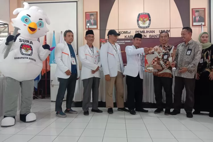 PKS Bantul Serahkan Berkas Caleg Pemilu 2024, Ini Targetnya - Harian Merapi