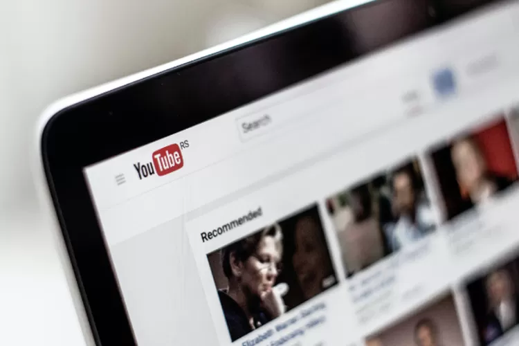 Polisi tangkap dua pelaku penipuan modus subscribe YouTube di Jakarta Barat. (NordWood Themes - Unsplash)