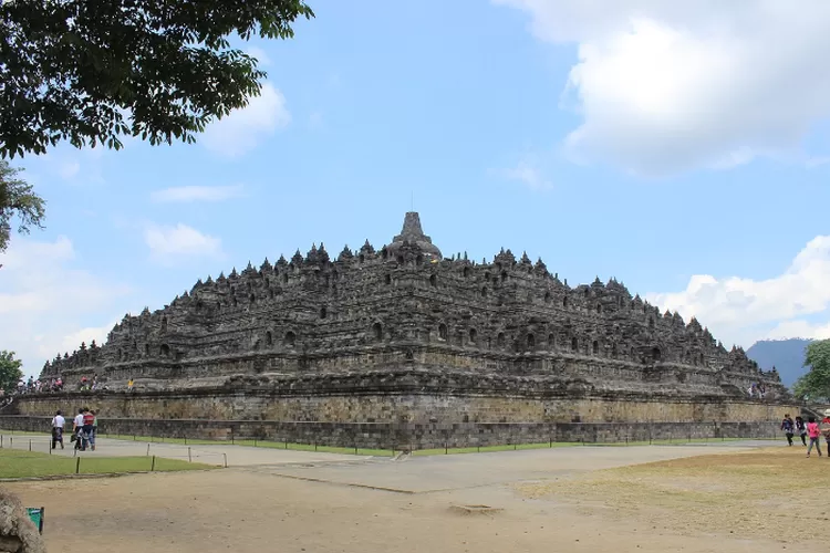 Ditetapkan Sebagai Candi Buddha Terbesar Di Dunia Berikut Sejarah Candi Borobudur Klik Pendidikan