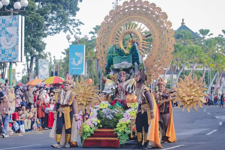 Jember Fashion Carnaval (JFC) merupakan icon kota Jember berupa pagelaran fashion yang unik. (jember.go.id)