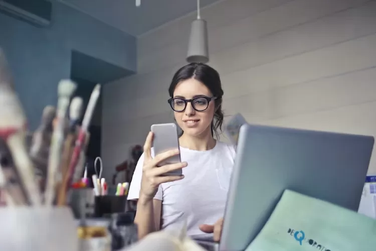 Waspada modus penipuan melalui Livin Mandiri, jangan sampai kedepannya anda menjadi korban (Unsplash Bruce Mars)