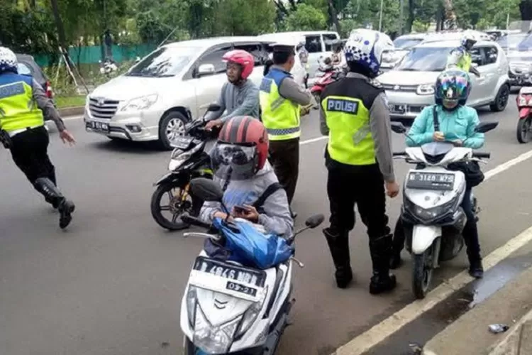 Kembali Terapkan Tilang Manual, Polri Larang Anggota Gelar Razia ...