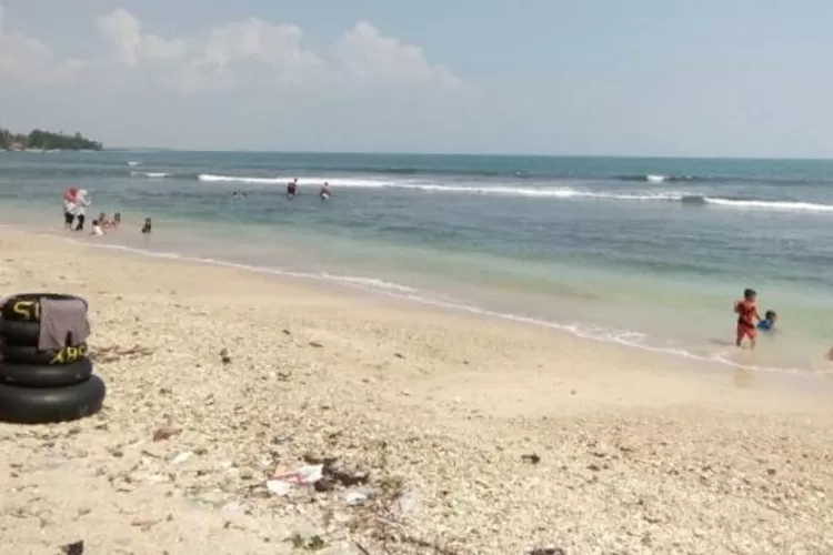 Pantai Karang Tumpeng Carita Keajaiban Alami Kabupaten Pandeglang