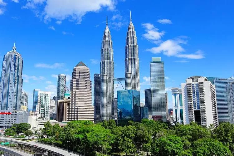 Liburan Singkat ke Malaysia? Ini 4 Tips Agar Tetap Seru (PLANET WARE)