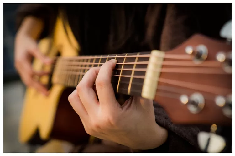 Lirik dan Chord Gitar Lagu Rohani Bapa Sentuh Hatiku, Chord Paling