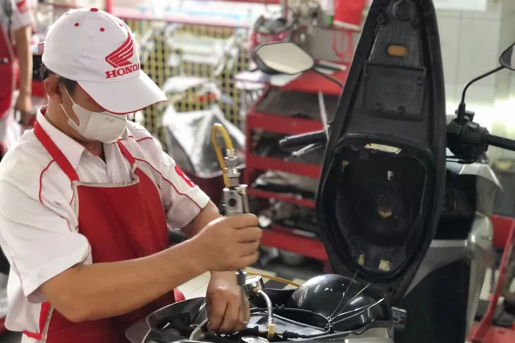 Kurangi Masalah Pada Mesin Dengan Melihat Manfaat Ganti Oli Motor ...