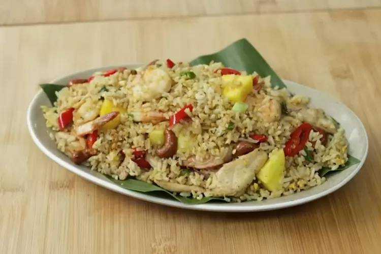 Bisa Jadi Menu Makan Siang! Devina Hermawan Bagikan Resep Nasi Goreng ...