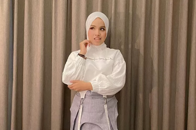 Potret Putri Ariani sosok penyanyi lagu Tak Mampu Lupa (Instagram @arianinismaputri)