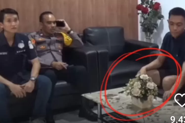 Contoh Naskah Drama Terkait  Video Mario Dandy Pasang Kabel Ties Sendiri, Menurut Polisi Adalah Hasil Editan (Twitter @kegblghufaedh)