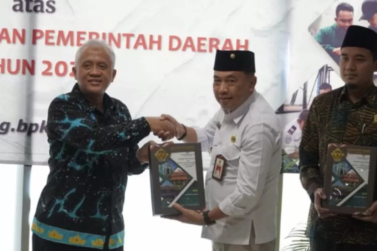 Pemkab Jepara saat menerima WTP dari BPK di Gedung BPKP Jawa Tengah, Jumat (26/5/2023). (Jatengprov.go.id)