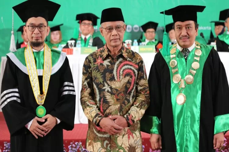 Keren! Ustadz Adi Hidayat Resmi Menyandang Gelar Doktor Honoris Causa ...