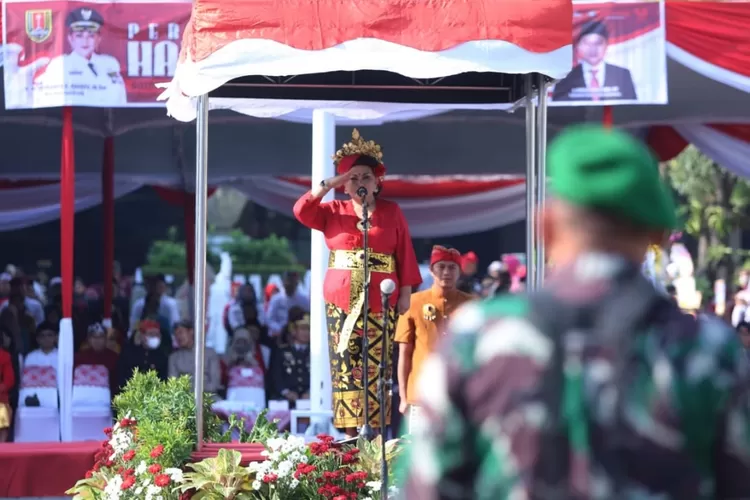 Wali kota Semarang Hevearita Gunaryanti Rahayu saat menjadi inspektur upacara peringatan Hari Lahir Pancasila.