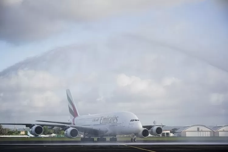 Pesawat Emirates A380 (Ist)
