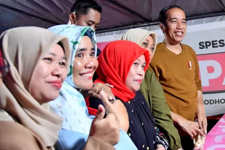 Ketika Jokowi dan Kaesang makan malam di Warung Bakmie Pak Pele Kraton Yogya (IST)