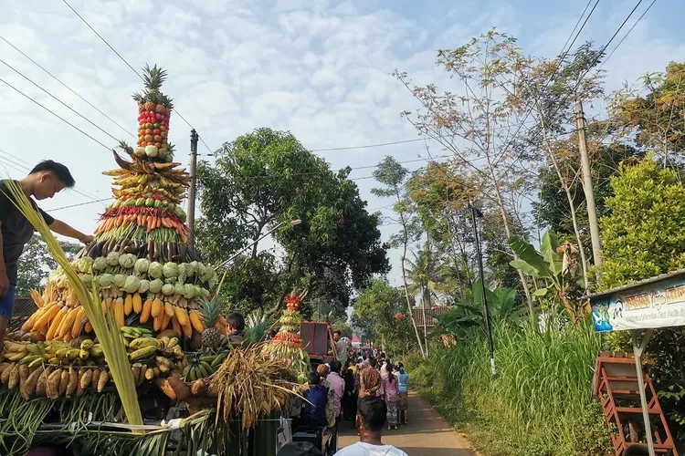 Karnaval Kirab Budaya Sedekah Bumi di Desa Kluwih Bandar Batang (Slamet Ngatori)
