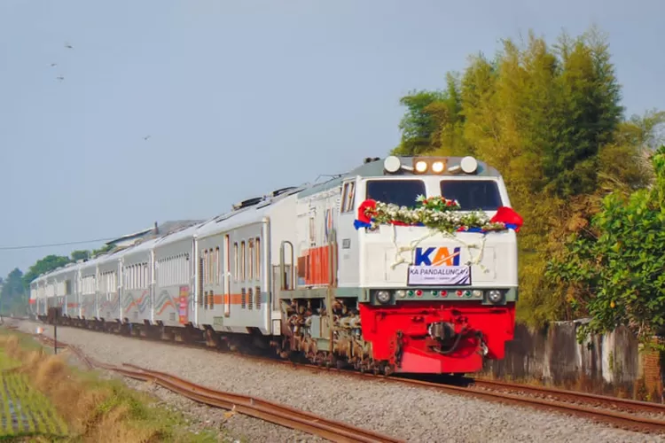 Jadwal Kedatangan Kereta Api Di Stasiun Gambir Yang Perlu Kamu Catat ...