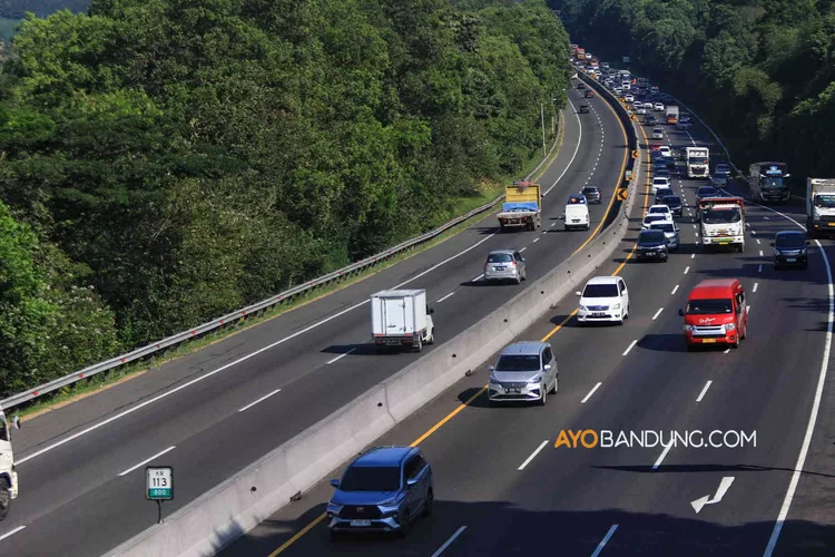 9 Kendaraan Terlibat Kecelakaan Beruntun Di Tol Cipularang KM 85, Bus ...