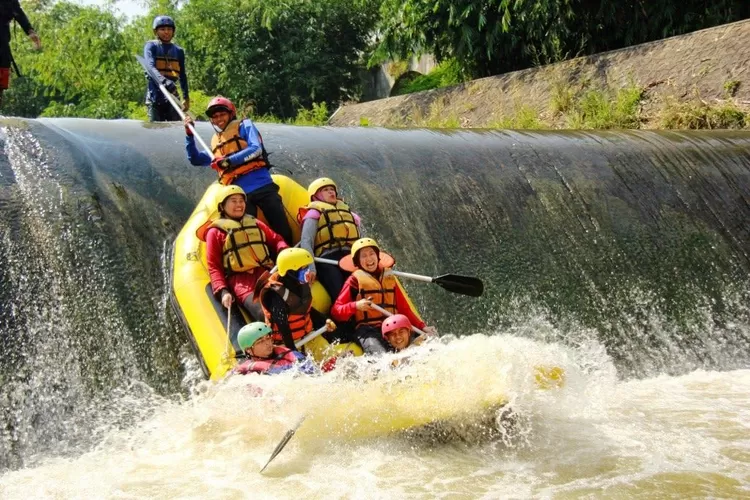 Rafting Sungai Cisadane Bogor (https://pin.it/5niwJm8)