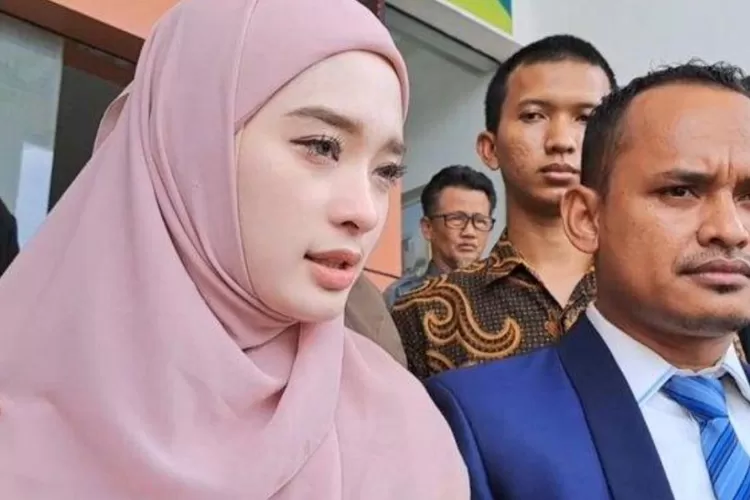 Saat Sidang Mediasi, Inara Rusli Diam-diam Menyimpan Jengkel Pada ...