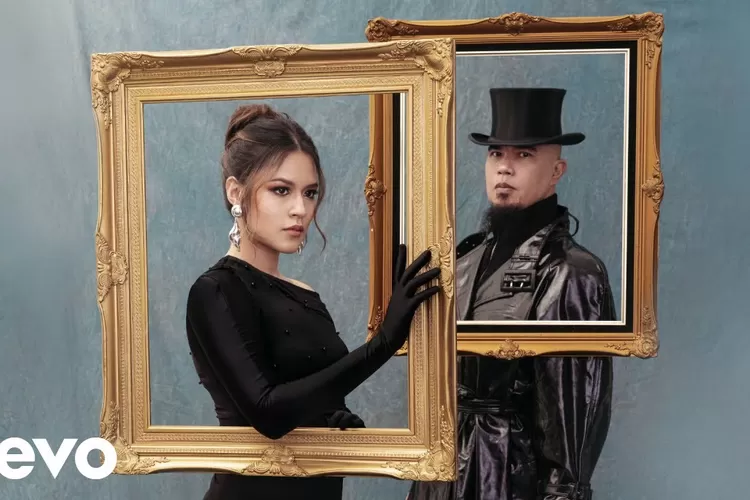 Potret Raisa dan Ahmad Dhani dalam sampul official lyric video 'Biar Menjadi Kenangan'. (YouTube raisa6690)