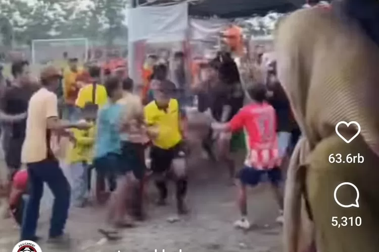 Ilustrasi pertandingan sepakbola  (tangkapan layar instagram @pengamatsepakbola)