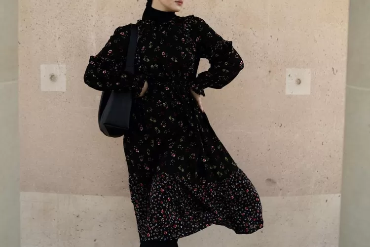 Rekomendasi Outer untuk OOTD Inner Dress Hitam dengan Hijab, Bikin