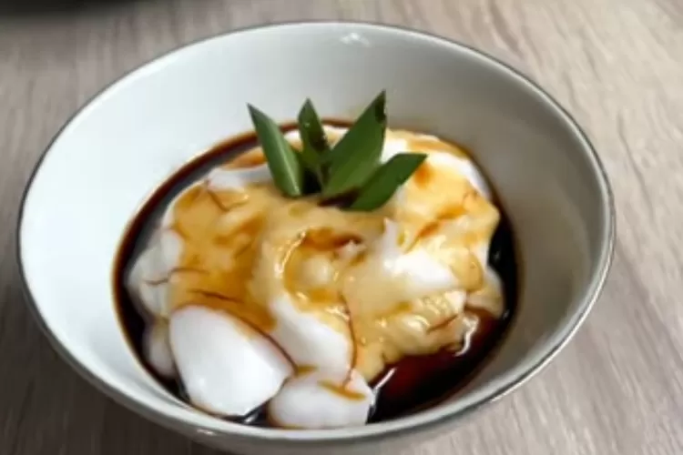 Bubur Sum ala gula aren (TIMENEWS/tangkap layar Channel Yutuber@Alwiyan Syafir)